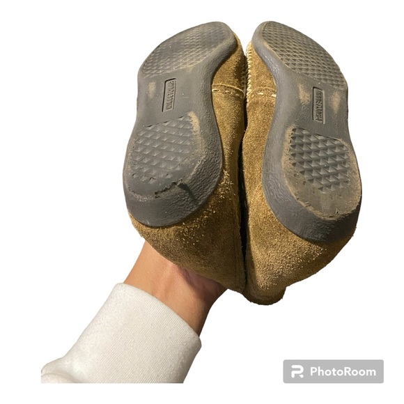 Minnetonka Woman's Lace Up Suede Booties / Moccasins Size 7 - Picture 4 of 8